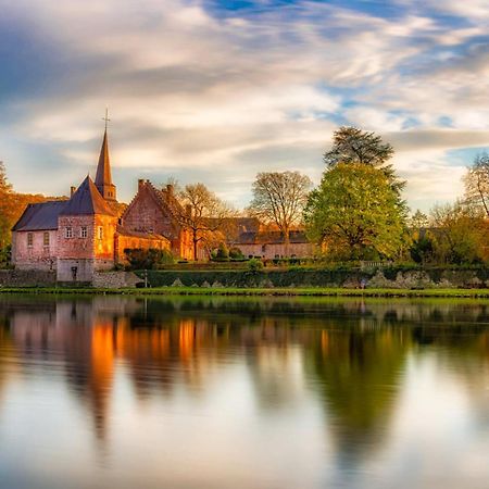 Maison Et Velos A Godinne Dans La Vallee De La Meuse Ngoại thất bức ảnh