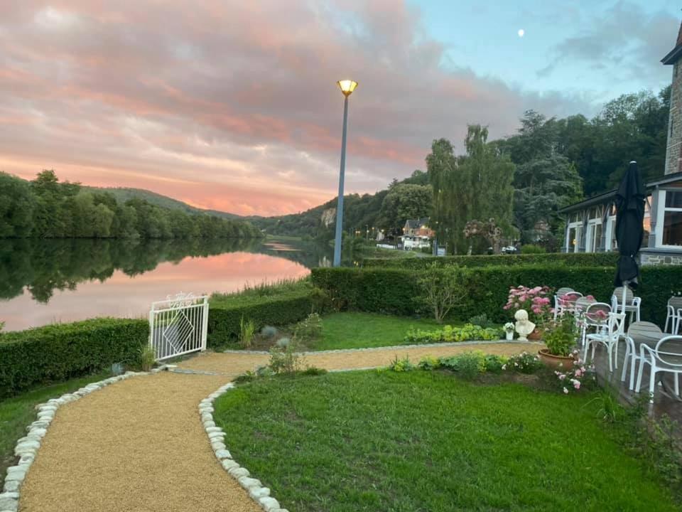 Maison Et Velos A Godinne Dans La Vallee De La Meuse Ngoại thất bức ảnh
