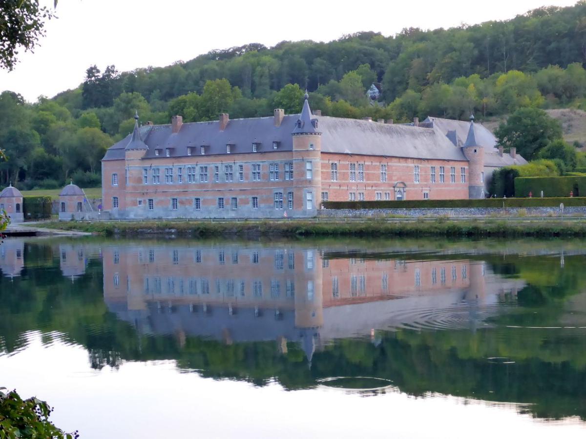 Maison Et Velos A Godinne Dans La Vallee De La Meuse Ngoại thất bức ảnh