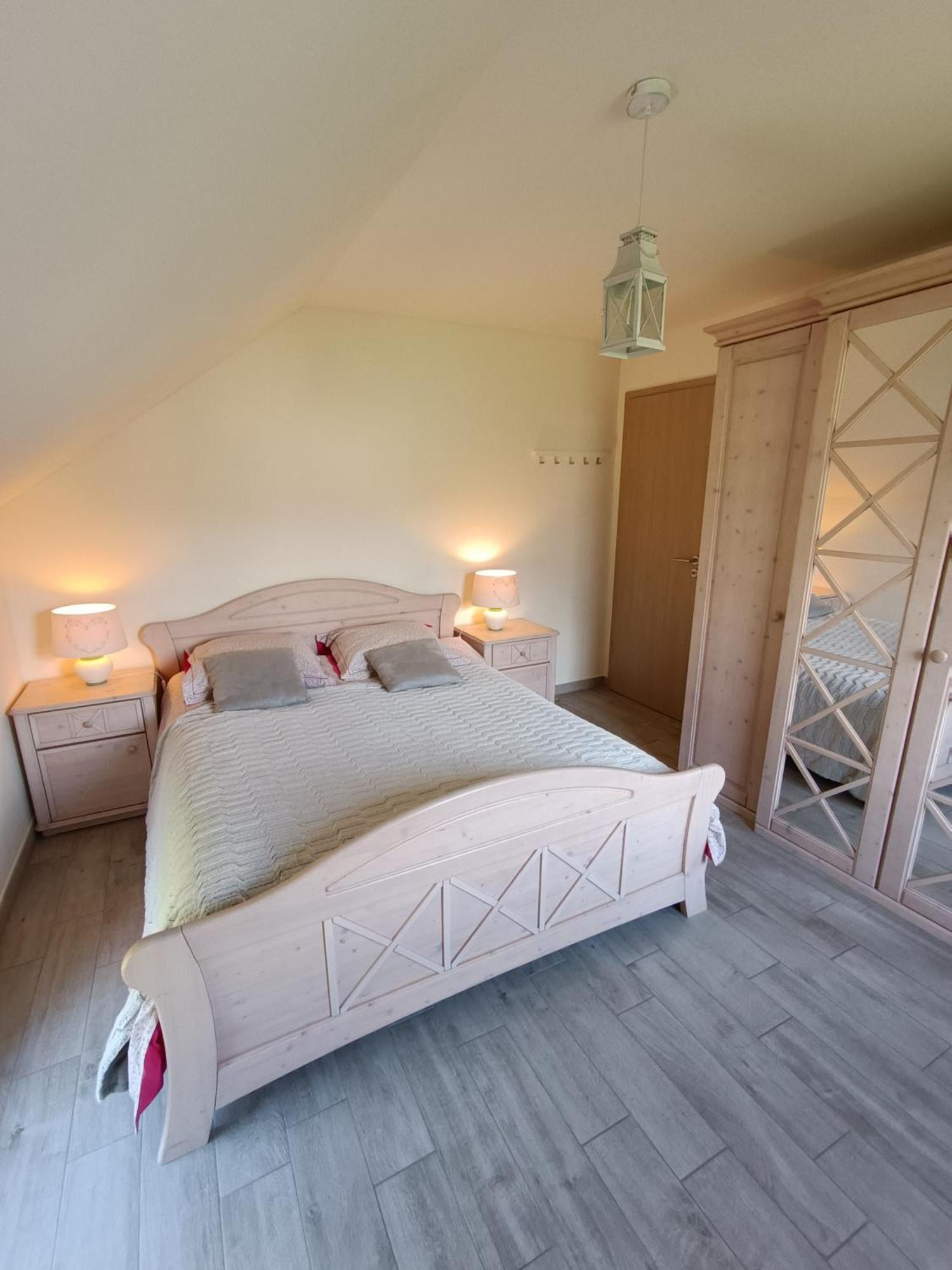 Maison Et Velos A Godinne Dans La Vallee De La Meuse Ngoại thất bức ảnh